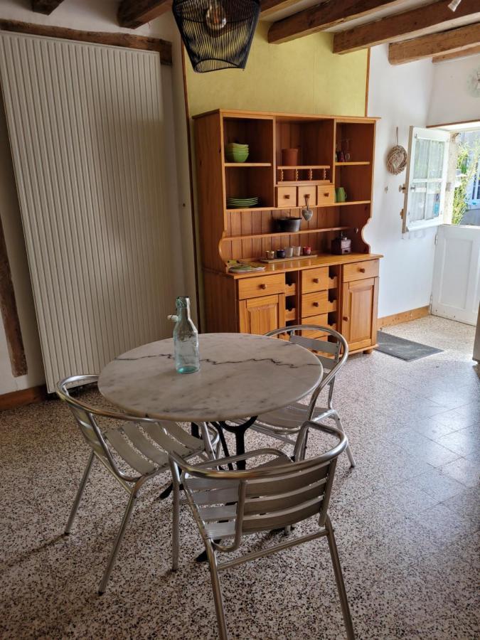 Gite De La Tour De Loire - 65 M2 Au Pied D'Une Tour De Gue Du 17Eme Siecle Mer 외부 사진